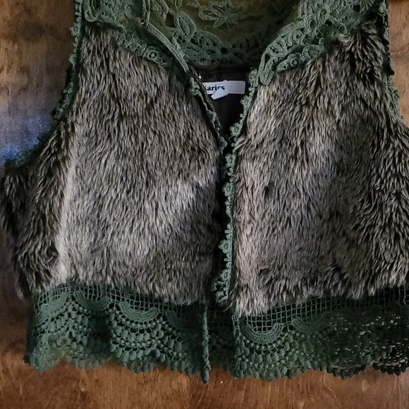 Shaggy fur embroidered top L - Picture 4 of 13